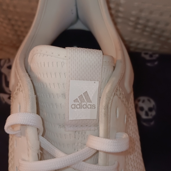 Mens Adidas Athletic shoes - Picture 4 of 12